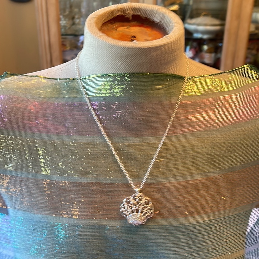 🌺 AVON; NEW - 3 Piece; Silver Shell Necklace, Bracelet + Pierced Earring Set!